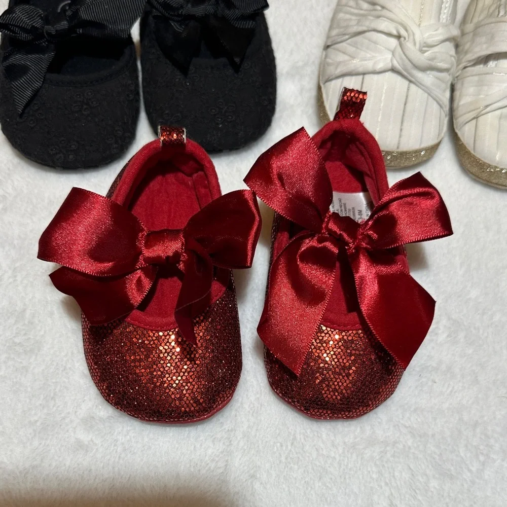 Lot of baby girls Mary jane style crib shoes 3/6mo
